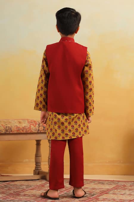 Cute Couture Floral Pattern Bundi & Kurta Set 