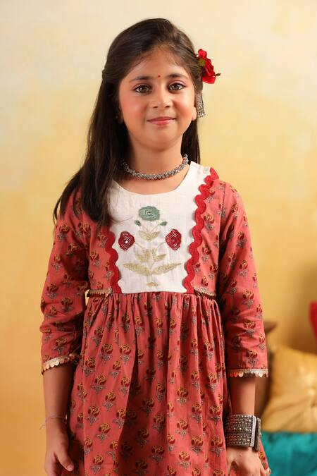 Cute Couture_Peach Cotton Embroidery, Lace Floral Pattern Kurta With Sharara _Online_at_Aza_Fashions