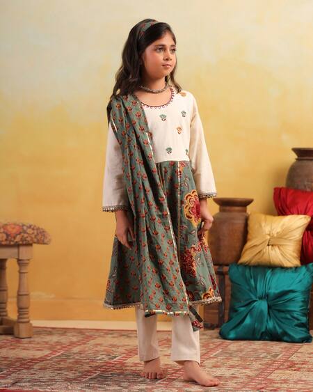 Cute Couture Off White Cotton Embroidery, Mirrors, Gota Patti Floral Pattern Kurta Set Online at Aza Fashions Cute Couture_Off White Cotton Embroidery, Mirrors, Gota Patti Floral Pattern Kurta Set _Online_at_Aza_Fashions