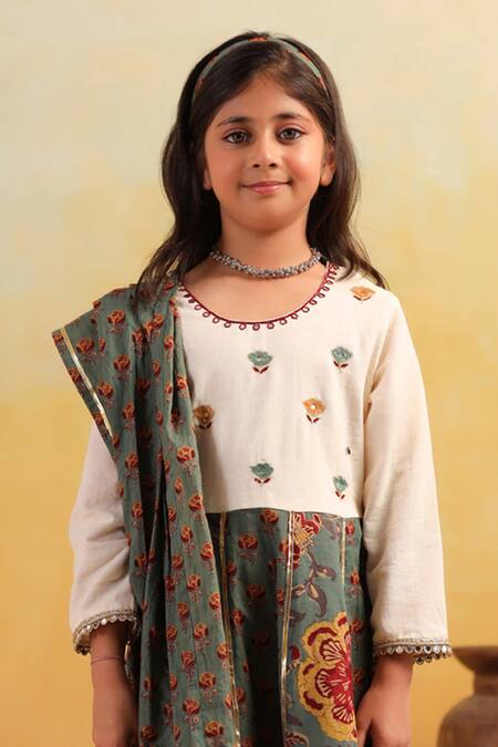 Buy Cute Couture Off White Cotton Embroidery, Mirrors, Gota Patti Floral Pattern Kurta Set Online at Aza Fashions Buy_Cute Couture_Off White Cotton Embroidery, Mirrors, Gota Patti Floral Pattern Kurta Set _Online_at_Aza_Fashions