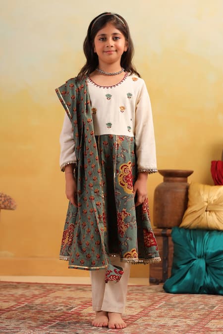 Shop Cute Couture Off White Cotton Embroidery, Mirrors, Gota Patti Floral Pattern Kurta Set Online at Aza Fashions Shop_Cute Couture_Off White Cotton Embroidery, Mirrors, Gota Patti Floral Pattern Kurta Set _Online_at_Aza_Fashions