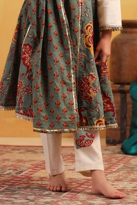 Buy Cute Couture Off White Cotton Embroidery, Mirrors, Gota Patti Floral Pattern Kurta Set Buy_Cute Couture_Off White Cotton Embroidery, Mirrors, Gota Patti Floral Pattern Kurta Set