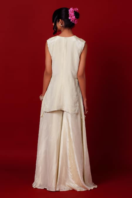 Label Niyami Hand Embroidered Kurta Set 