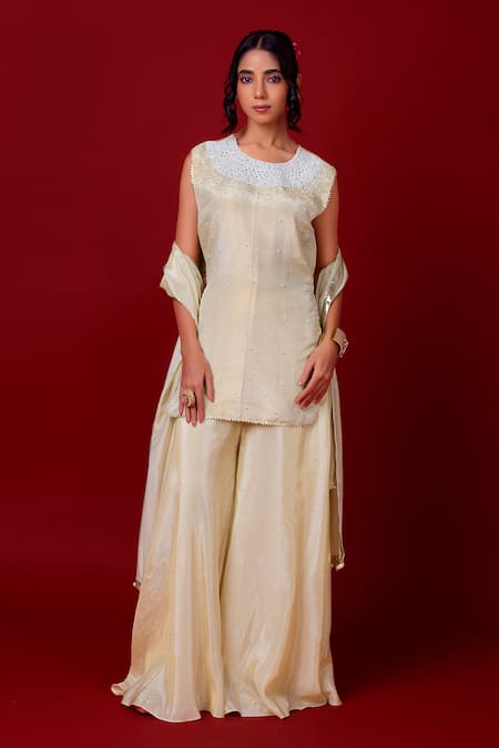 Label Niyami Hand Embroidered Kurta Set 