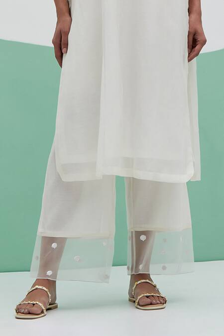 Priya Chaudhary_White Chanderi Embroidery Round Neck Meenu Kurta Set _Online_at_Aza_Fashions