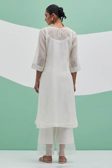 Priya Chaudhary Meenu Embroidered Kurta Set 