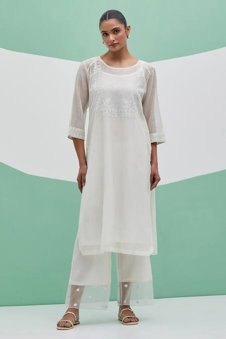 Buy_Priya Chaudhary_White Chanderi Embroidery Round Neck Meenu Kurta Set _Online_at_Aza_Fashions