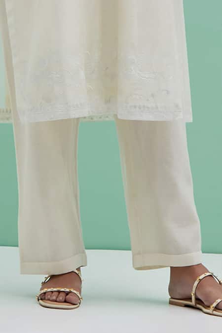 Priya Chaudhary Off White Chanderi Embroidery Split V-neck Bandhan Kurta Set Online at Aza Fashions Priya Chaudhary_Off White Chanderi Embroidery Split V-neck Bandhan Kurta Set _Online_at_Aza_Fashions