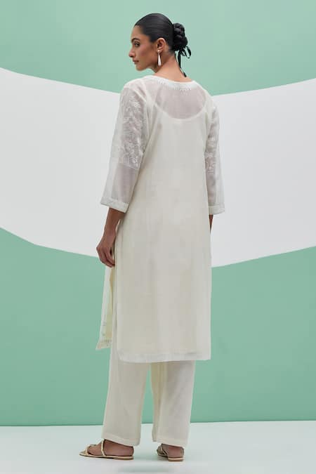 Priya Chaudhary Bandhan Embroidered Kurta Set 