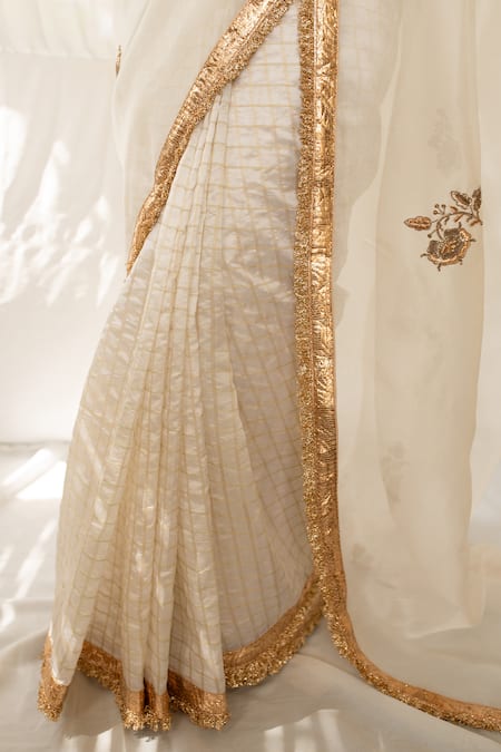 Buy_Priyanka Raajiv_Ivory Silk Organza, Brocade Zari, Hansika Floral Butti Saree With Running Blouse 