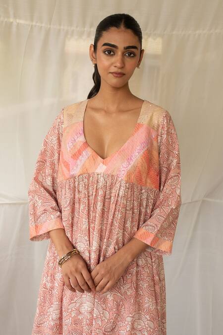 Priyanka Raajiv Pink Handloom , Angika Floral Hand Block Print Kurta With Pant Online at Aza Fashions Priyanka Raajiv_Pink Handloom , Angika Floral Hand Block Print Kurta With Pant _Online_at_Aza_Fashions