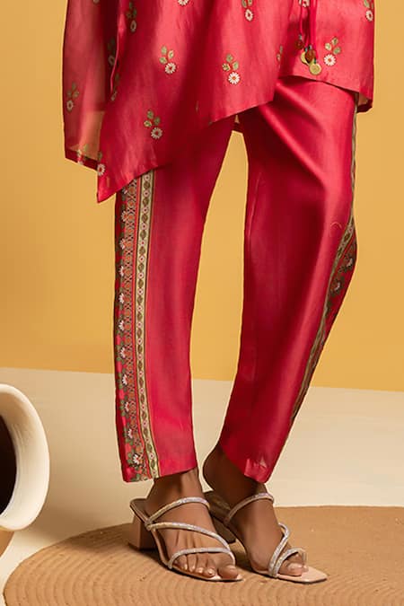 Soup By Sougat Paul_Pink Chanderi Zari, Sequins, Embroidery V-neck Taarani And Embellished Kurta Set _Online_at_Aza_Fashions