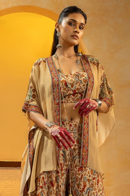 Soup By Sougat Paul_Beige Crepe Zari, Sequins Sweetheart , Open Rangtara And Cape Set _Online_at_Aza_Fashions