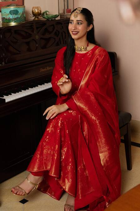 Buy_Safaa_Red Vegan Silk Zari, Gota Patti Round Neck Phoolon Ki Khilkhil Anarkali Set 