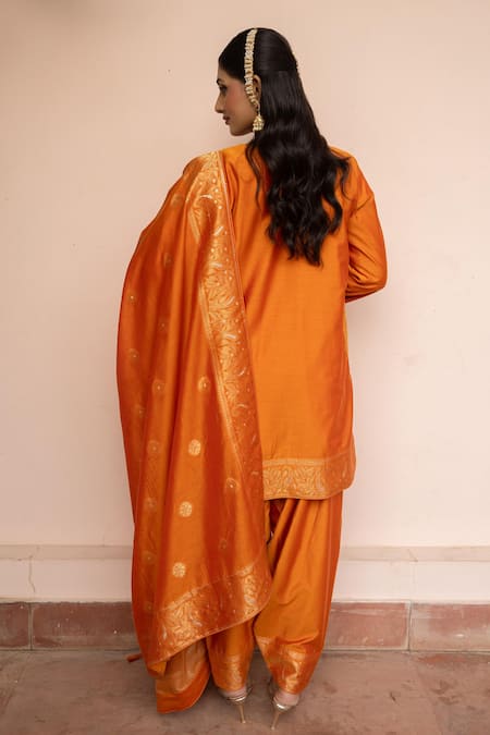 Shop Safaa Mustard Vegan Silk Zari, Embroidery Split Choti Si Kahaani Phiran Kurta Set at Aza Fashions Shop_Safaa_Mustard Vegan Silk Zari, Embroidery Split Choti Si Kahaani Phiran Kurta Set _at_Aza_Fashions