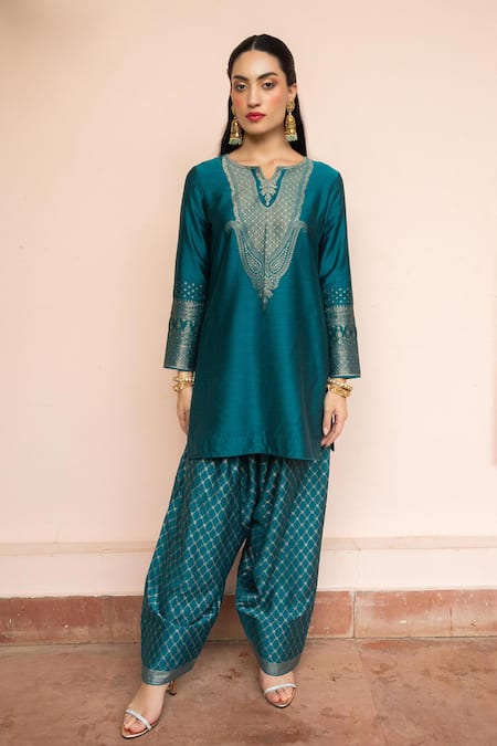 Safaa Teal Vegan Silk Zari, Embroidery Split V-neck Khaas Lamhe Kurta Salwar Set Online at Aza Fashions Safaa_Teal Vegan Silk Zari, Embroidery Split V-neck Khaas Lamhe Kurta Salwar Set _Online_at_Aza_Fashions