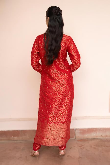 Shop Safaa Red Vegan Silk Zari, Embroidery Round Neck Kangan Ki Khankhar Kurta Set at Aza Fashions Shop_Safaa_Red Vegan Silk Zari, Embroidery Round Neck Kangan Ki Khankhar Kurta Set _at_Aza_Fashions