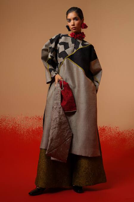 Stoique_Gray Silk Patchwork Round Neck Crest Abstract Pattern Tunic _Online_at_Aza_Fashions