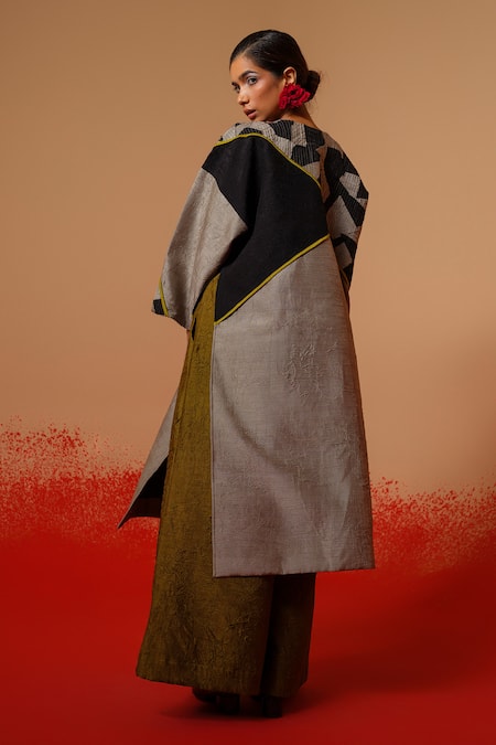 Stoique Crest Abstract Pattern Tunic 