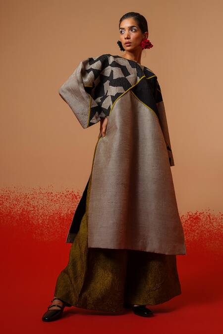 Buy_Stoique_Gray Silk Patchwork Round Neck Crest Abstract Pattern Tunic _Online_at_Aza_Fashions