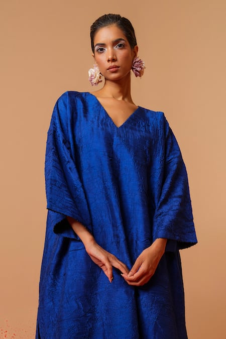 Buy Stoique Blue Silk V-neck Petal Mysore Tunic Online at Aza Fashions Buy_Stoique_Blue Silk V-neck Petal Mysore Tunic _Online_at_Aza_Fashions