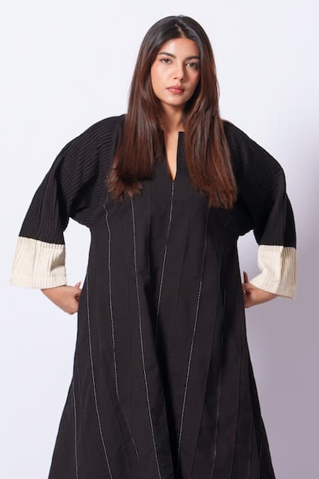 Stoique_Black Cotton Embroidery Split V-neck Dune Pintuck Pattern Tunic _at_Aza_Fashions