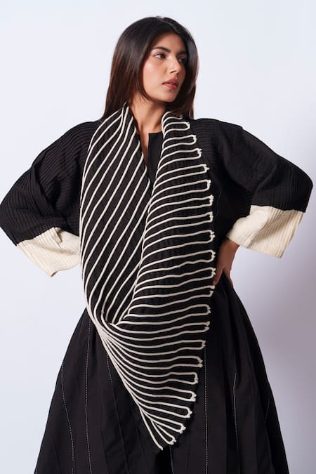 Buy_Stoique_Black Embroidery Dune Abstract Pattern Scarf 