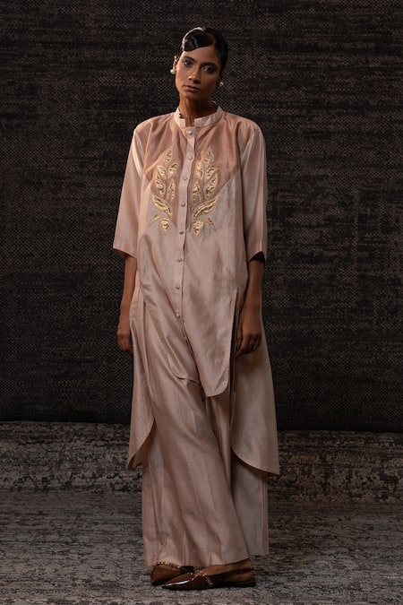 Buy_Eeda_Cream Chanderi Silk Embroidery Mandarin Collar Contrast Yoke Kurta With Pant 