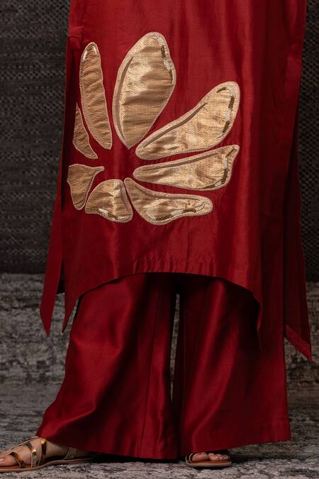 Buy_Eeda_Red Chanderi Silk Applique, Patchwork V-neck Floral Pattern Kurta With Palazzo _Online_at_Aza_Fashions