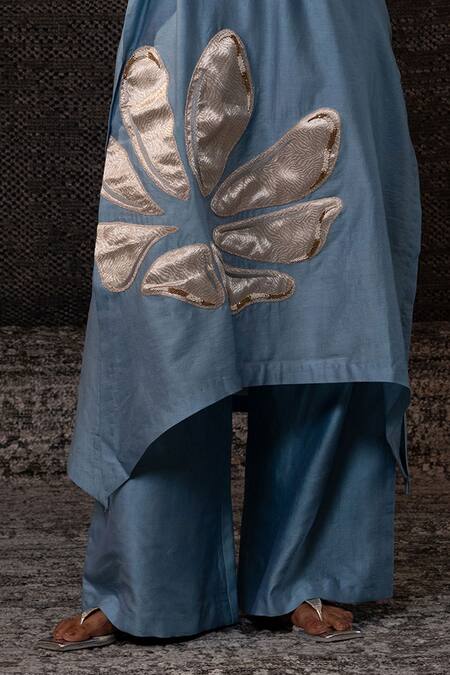 Buy_Eeda_Blue Chanderi Silk Applique, Embroidery V-neck Floral Pattern Kurta With Palazzo _Online_at_Aza_Fashions