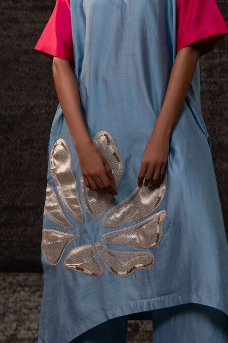 Shop_Eeda_Blue Chanderi Silk Applique, Embroidery V-neck Floral Pattern Kurta With Palazzo _Online_at_Aza_Fashions