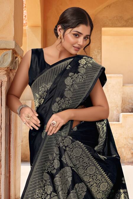 Shop Naintara Bajaj Black Silk, Brocade Zari Sweetheart Neck Flower Woven Saree With Blouse Shop_Naintara Bajaj_Black Silk, Brocade Zari Sweetheart Neck Flower Woven Saree With Blouse