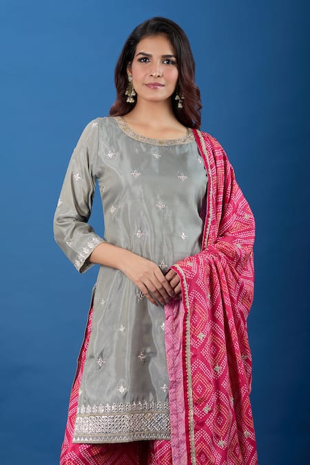Samyukta Singhania_Gray Chinon Embroidery, Metallic Thread, Sequins Round Butti Pattern Kurta Set _at_Aza_Fashions