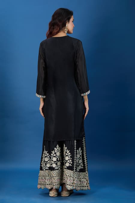 Samyukta Singhania Butti Pattern Straight Kurta Set 
