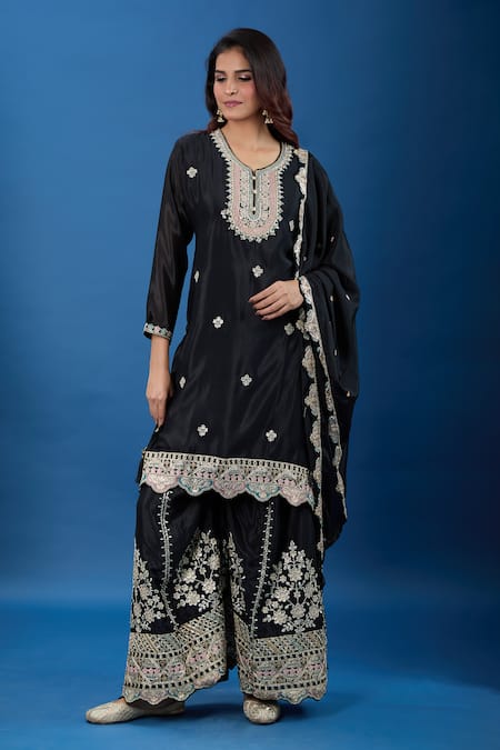 Buy_Samyukta Singhania_Black Chinon Embroidery Split V-neck Butti Pattern Straight Kurta Set _Online_at_Aza_Fashions