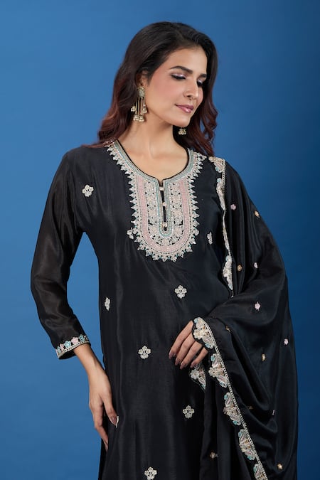 Shop_Samyukta Singhania_Black Chinon Embroidery Split V-neck Butti Pattern Straight Kurta Set _Online_at_Aza_Fashions