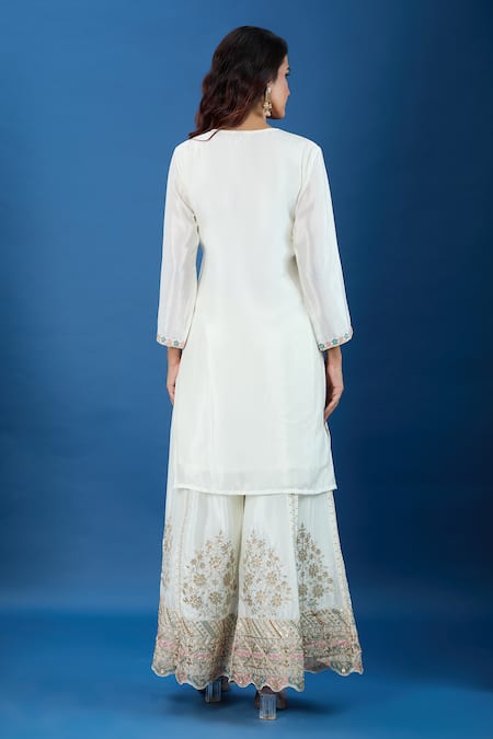 Samyukta Singhania Butti Pattern Straight Kurta Set 