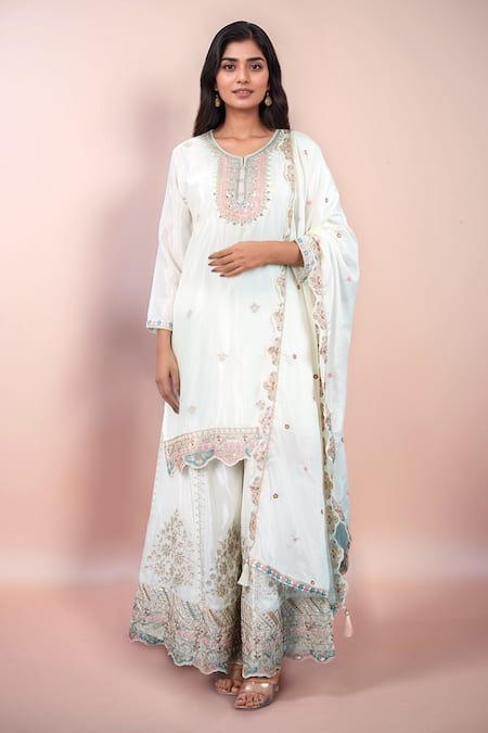 Samyukta Singhania Butti Pattern Straight Kurta Set 