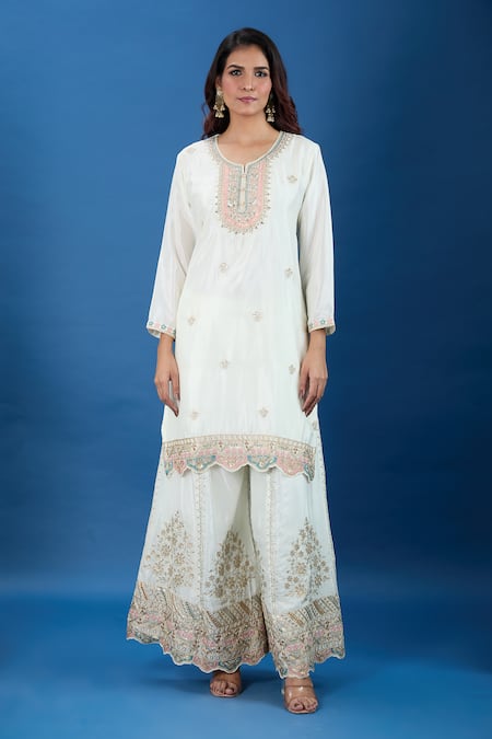 Buy_Samyukta Singhania_Off White Chinon Embroidery, Zari Split V-neck Butti Pattern Straight Kurta Set _Online_at_Aza_Fashions