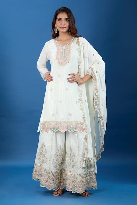 Buy_Samyukta Singhania_Off White Chinon Embroidery, Zari Split V-neck Butti Pattern Straight Kurta Set 