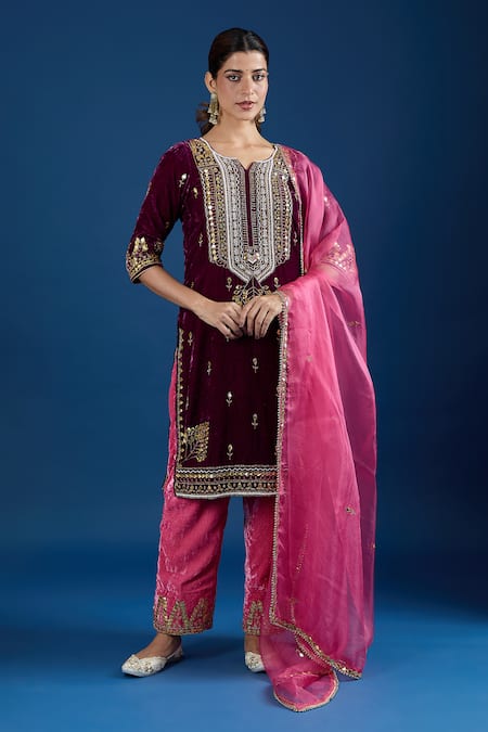 Samyukta Singhania_Wine Velvet, Organza Zari, Pearls, Embroidery, Gota Patti Split V-neck Kurta Set _at_Aza_Fashions