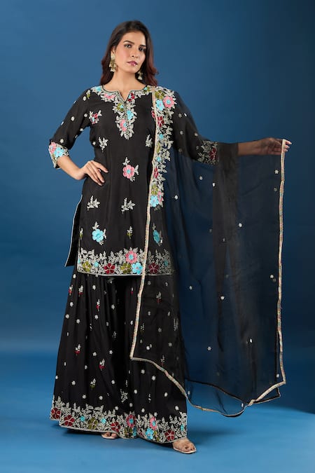 Buy Samyukta Singhania Black Silk, Organza Embroidery, Pearls, Zari Split V-neck Floral Kurta Set Online at Aza Fashions Buy_Samyukta Singhania_Black Silk, Organza Embroidery, Pearls, Zari Split V-neck Floral Kurta Set _Online_at_Aza_Fashions