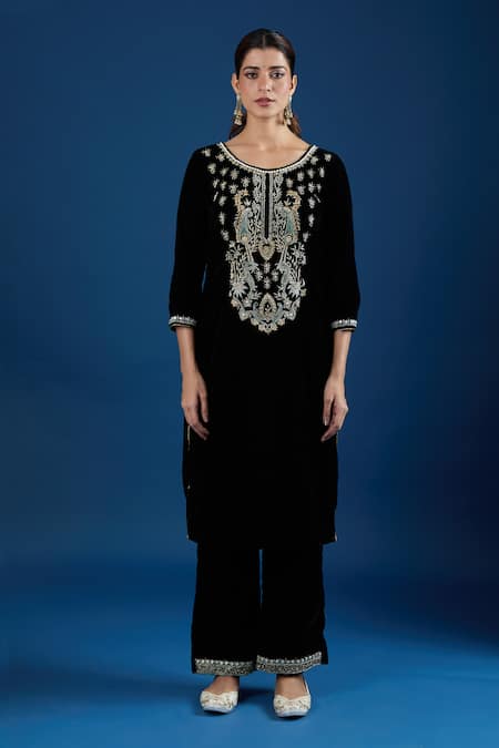 Shop Samyukta Singhania Black Velvet, Organza Pearls, Zari, Embroidery, Metallic Thread, Kurta Set Online at Aza Fashions Shop_Samyukta Singhania_Black Velvet, Organza Pearls, Zari, Embroidery, Metallic Thread, Kurta Set _Online_at_Aza_Fashions