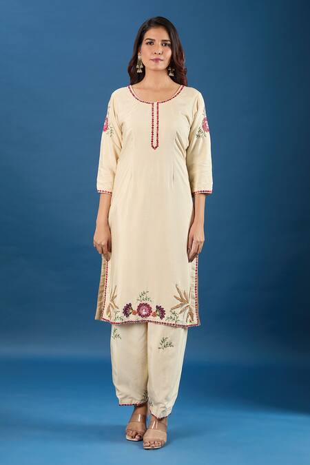 Samyukta Singhania_Cream Silk, Organza Embroidery, Sequins Round Neck Floral Kurta Set_Online_at_Aza_Fashions