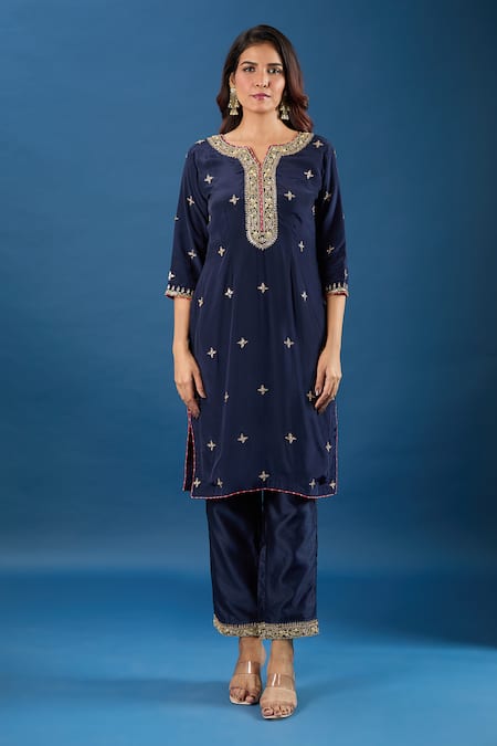 Samyukta Singhania_Navy Silk, Organza Embroidery, Zari, Stones Split V-neck Butti Kurta Set_Online_at_Aza_Fashions