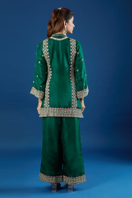 Samyukta Singhania Floral Embroidered Kurta Set