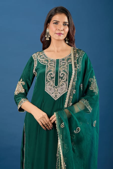 Samyukta Singhania_Green Crepe, Chanderi, Organza Embroidery, Sequins, Pearls, Zari Yoke Kurta Set _Online_at_Aza_Fashions