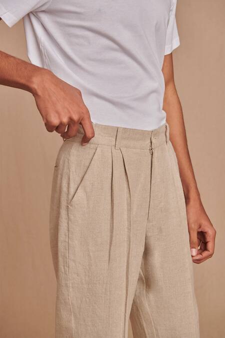Buy_Saphed_Off White Linen Undyed Pleated Tappered Pant 