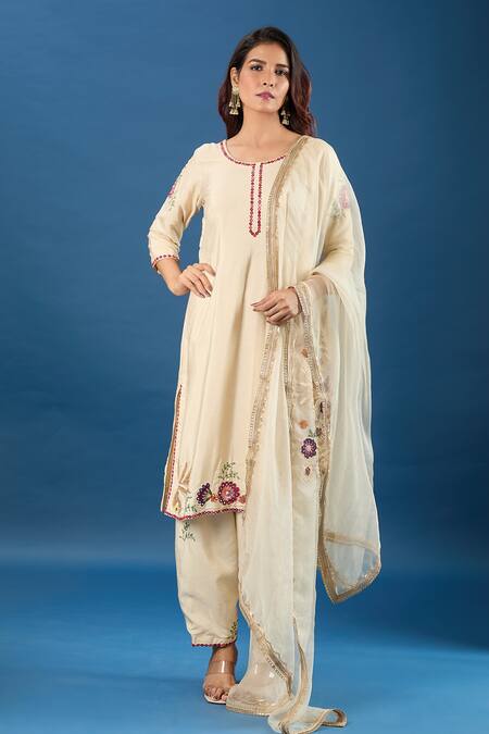 Buy_Samyukta Singhania_Cream Silk, Organza Embroidery, Sequins Round Neck Floral Kurta Set