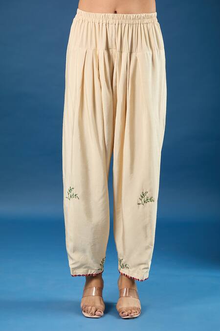 Shop_Samyukta Singhania_Cream Silk, Organza Embroidery, Sequins Round Neck Floral Kurta Set